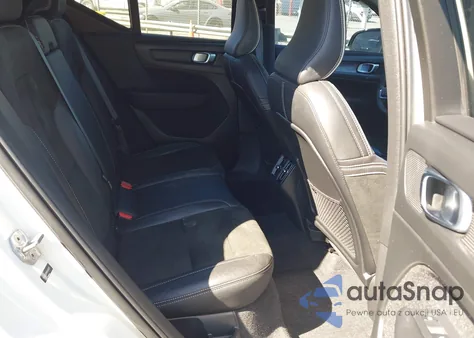 2021 Volvo Xc40 T5 R-Design z USA, uszkodzony, nr VIN YV4162UM1M2404976